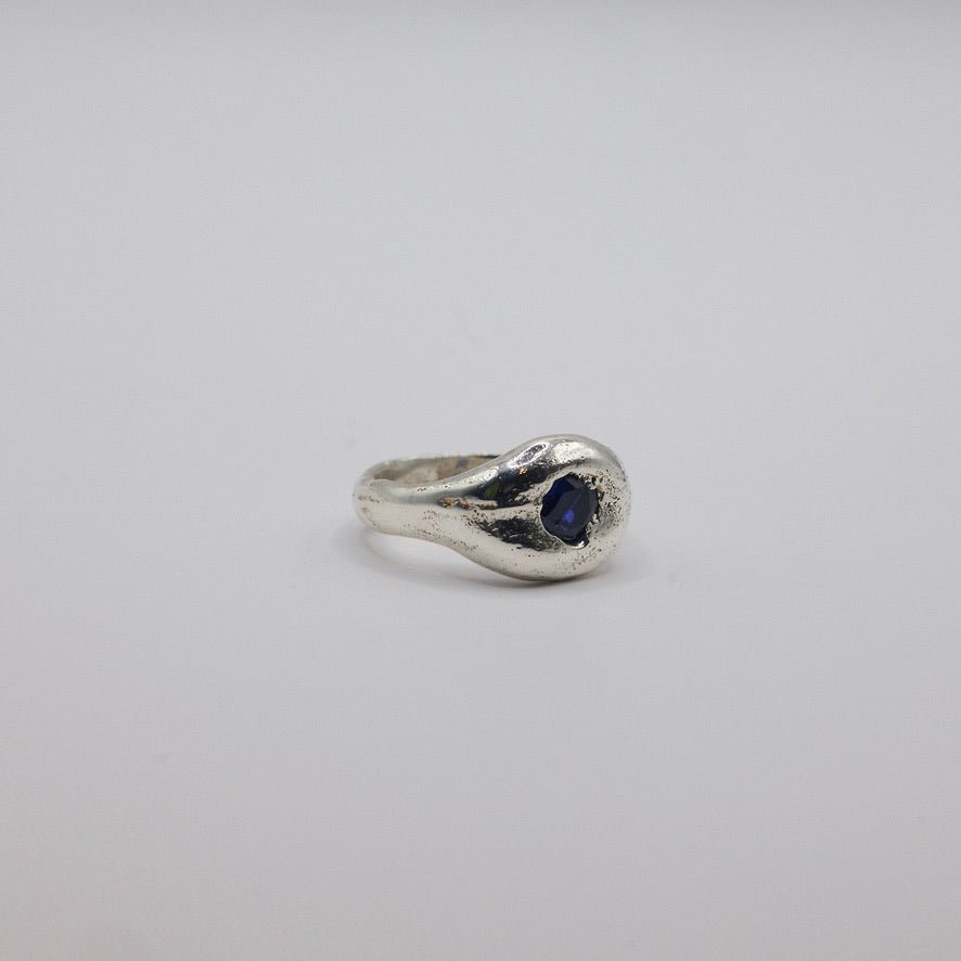 Round dark blue sapphire